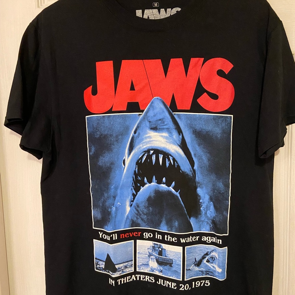 Men’s or Unisex Jaws Shark Shirt Size Medium. NWOT